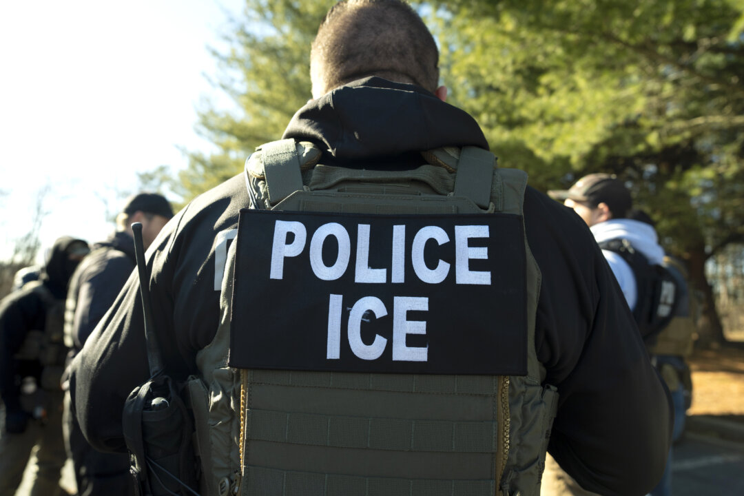ice:-4-chinese-nationals-face-deportation-following-$1.2-million-identity-theft-scheme
