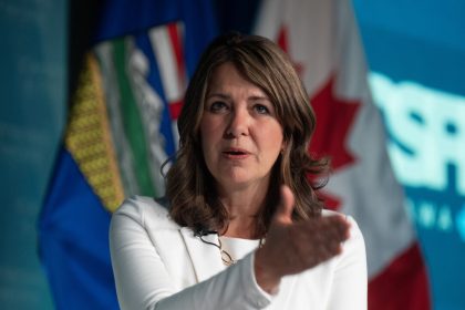 alberta-premier-smith-says-she-is-‘good-cop’-in-us-tariff-negotiations