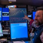 us-stocks-roar-back-in-roller-coaster-week,-led-by-gold-producers,-big-tech
