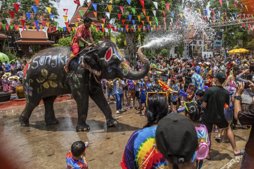 day-in-photos:-new-year-in-thailand,-missing-jogger-search,-and-release-of-the-cows