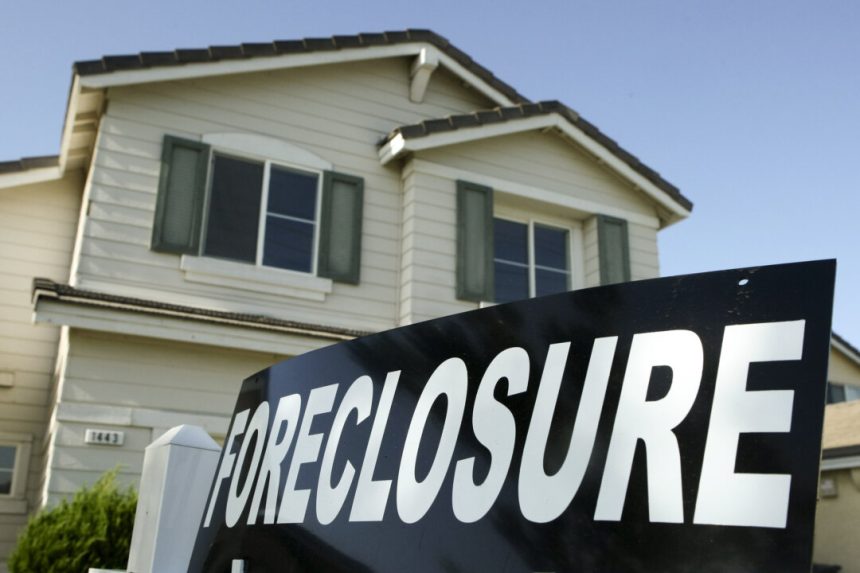 more-than-35,000-us-properties-foreclosed-in-march:-report
