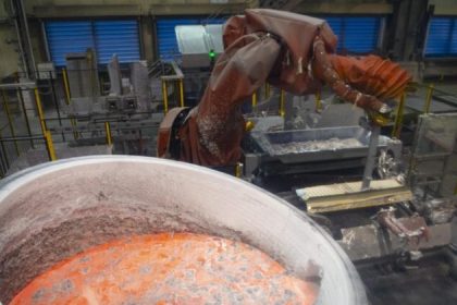 statistics-canada-says-manufacturing-sales-rose-02-percent-to-$72.9b-in-february