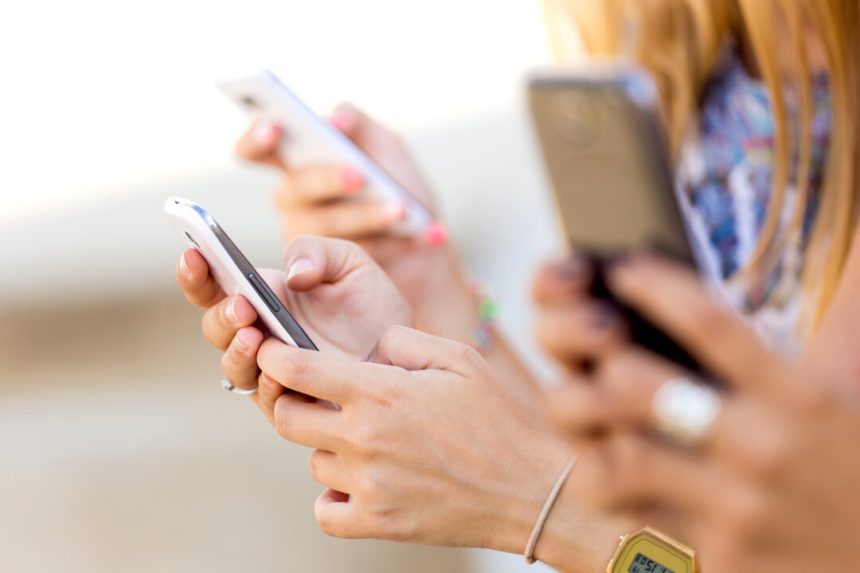 text-message-scams-cost-americans-$470-million-in-2024,-ftc-says