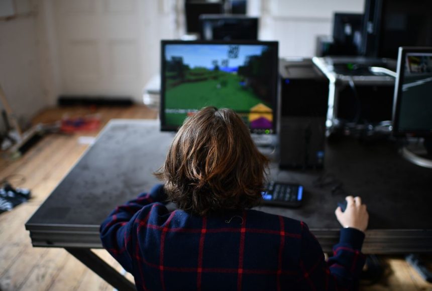95-percent-of-aussie-gamers,-including-kids,-exposed-to-manipulative-tactics,-report-finds