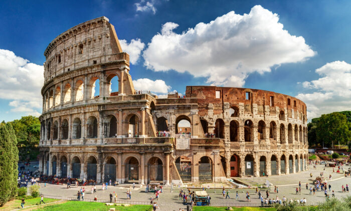 live-now:-colosseum-hosts-good-friday-‘way-of-the-cross’-service