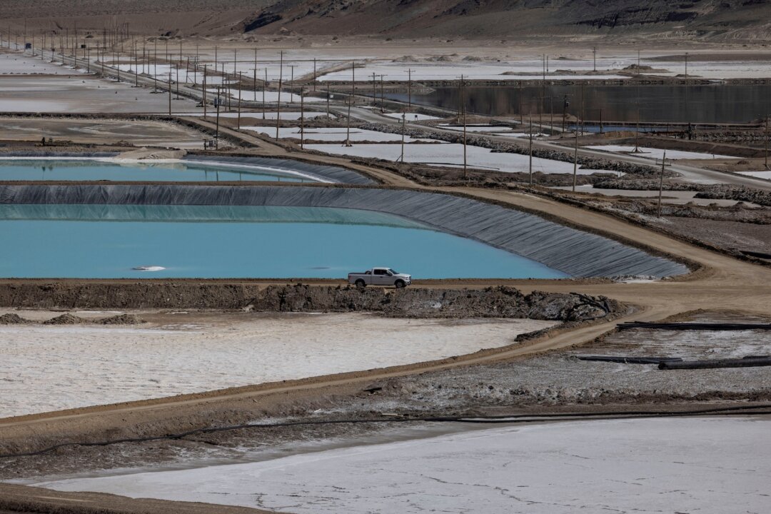trump-administration-fast-tracks-permitting-for-10-mining-projects trump-administration-fast-tracks-permitting-for-10-mining-projects