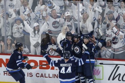 connor,-scheifele-use-their-smarts-to-make-jets-soar