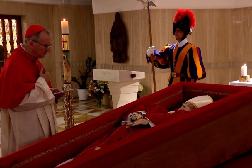 live-now:-people-pay-tribute-to-pope-francis-at-st.-peter’s-basilica