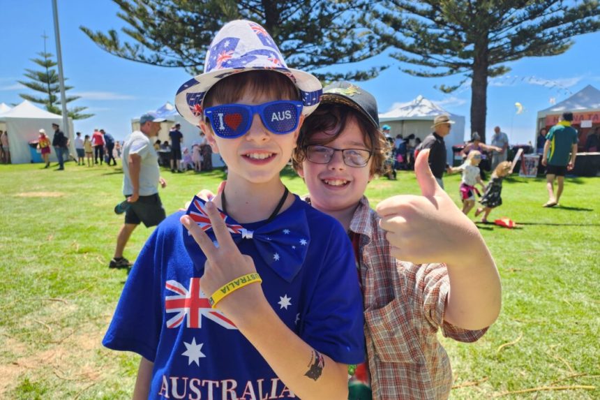 regional-council-to-restore-australian-flag-to-airport-after-community-backlash