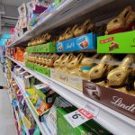 lindt-stockpiling-chocolate-in-canada-amid-tariff-uncertainty