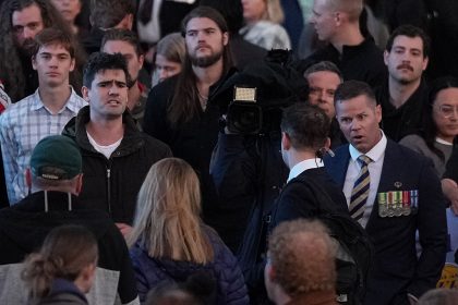 politicians-condemn-booing-during-anzac-day-indigenous-‘welcome-to-country’