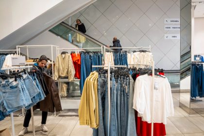 consumer-sentiment-weakens-amid-rising-inflation-expectations-in-april