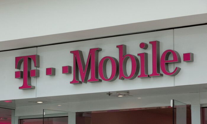 t-mobile-adds-1.3-million-postpaid-subscribers,-tests-starlink-mobile-service