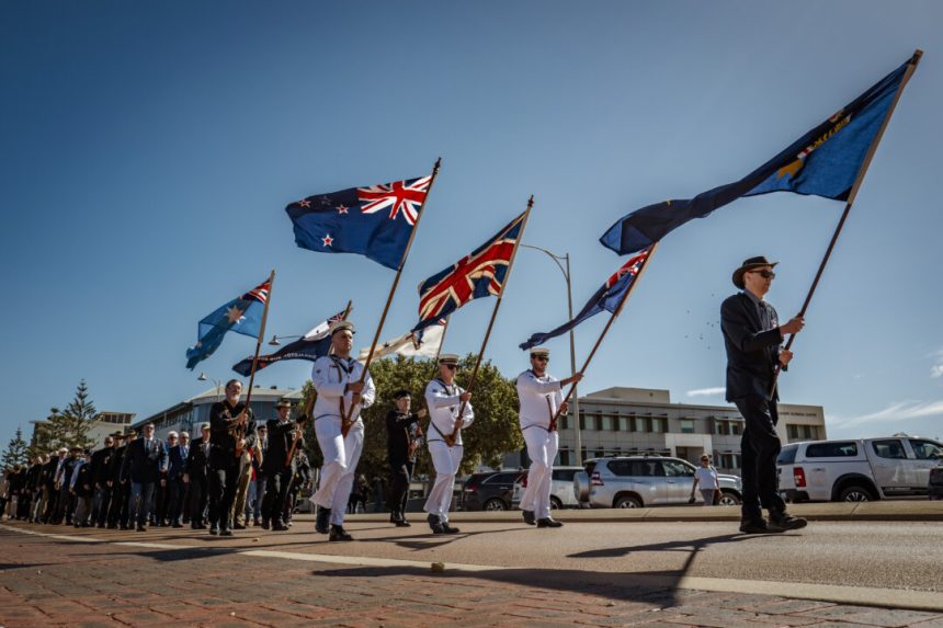 day-in-photos:-preparations-for-pope’s-funeral,-earthquake-in-ecuador,-and-parade-in-australia