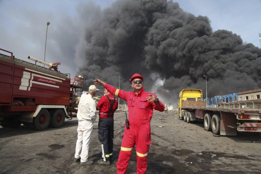 iranian-port-explosion-kills-5,-injures-more-than-700