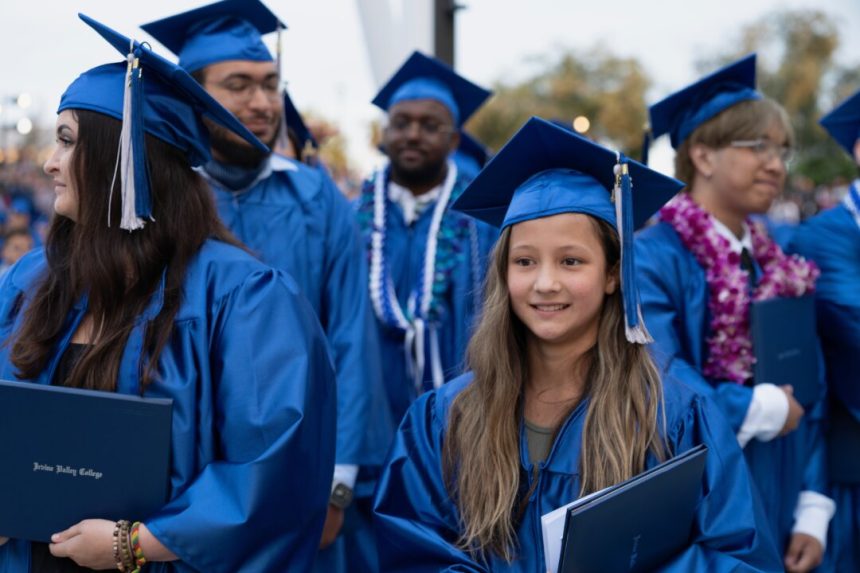 new-survey-shows-75-percent-of-graduating-college-students-have-yet-to-secure-a-job