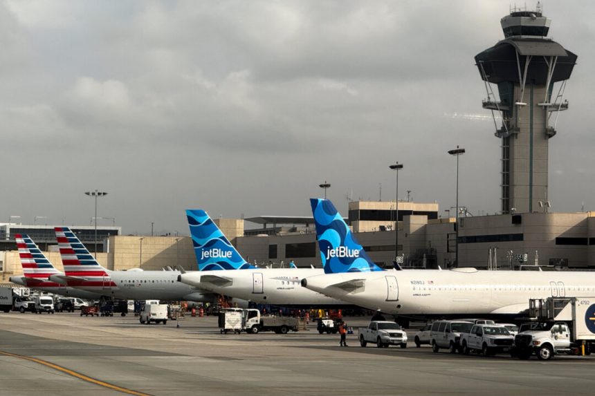 american-airlines-ends-jetblue-talks,-sues-over-collapsed-alliance