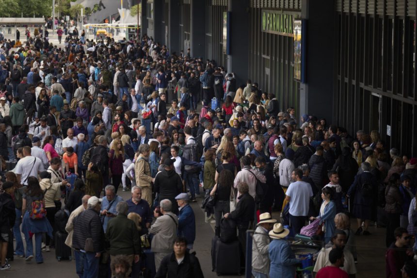 spanish-grid-operator-rules-out-cyberattack-in-major-blackout,-points-to-solar-power-drop