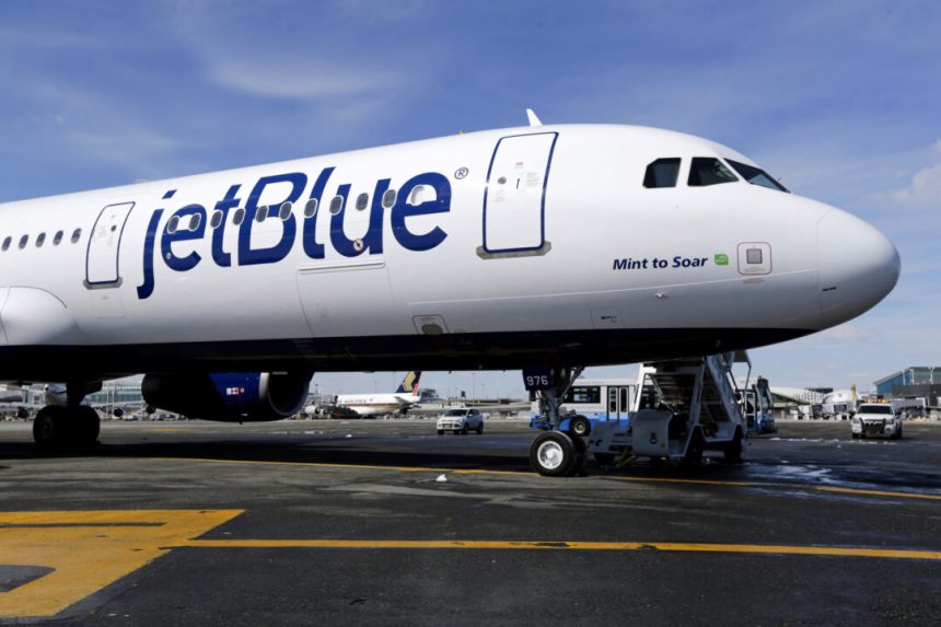jetblue-pulls-annual-forecast-as-demand-drops
