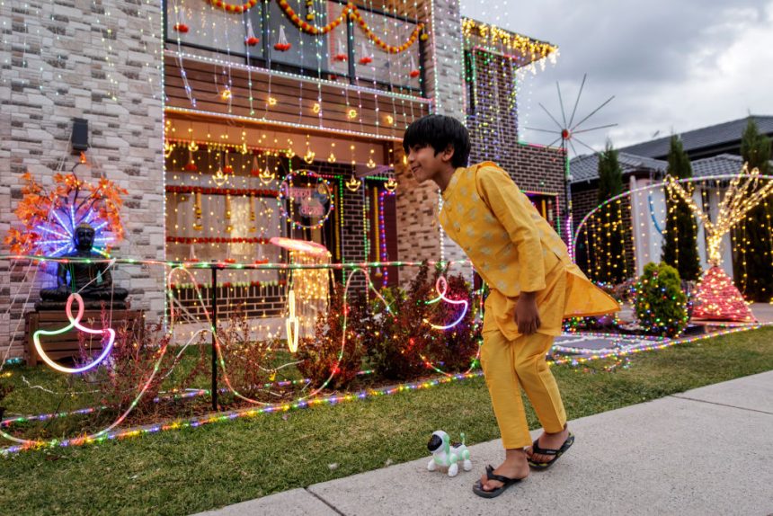 india-soon-to-surpass-uk-as-largest-migrant-community-in-australia:-abs