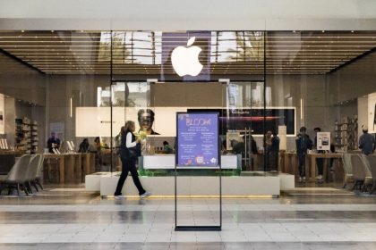 apple-beats-wall-street-revenue-estimate,-falls-short-on-services,-wearables