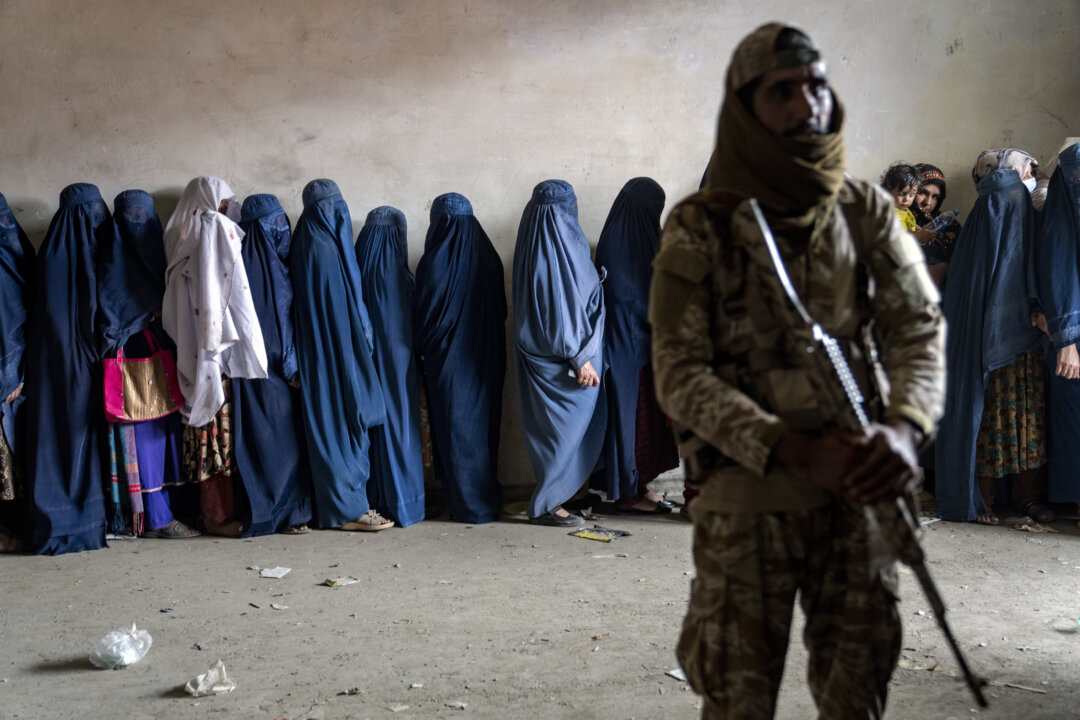 russia-offers-to-help-taliban-fight-isis-as-it-eyes-natural-resources