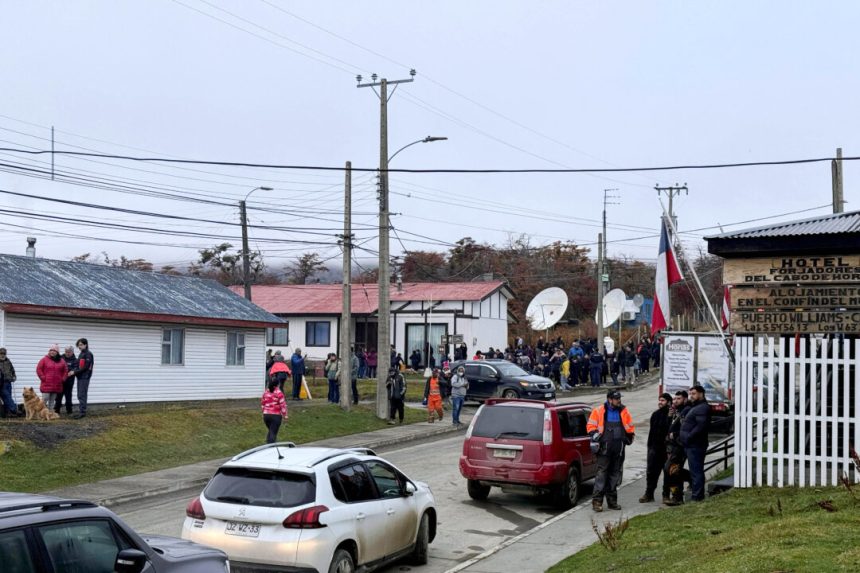 7.4-magnitude-quake-strikes-off-southern-coasts-of-chile-and-argentina
