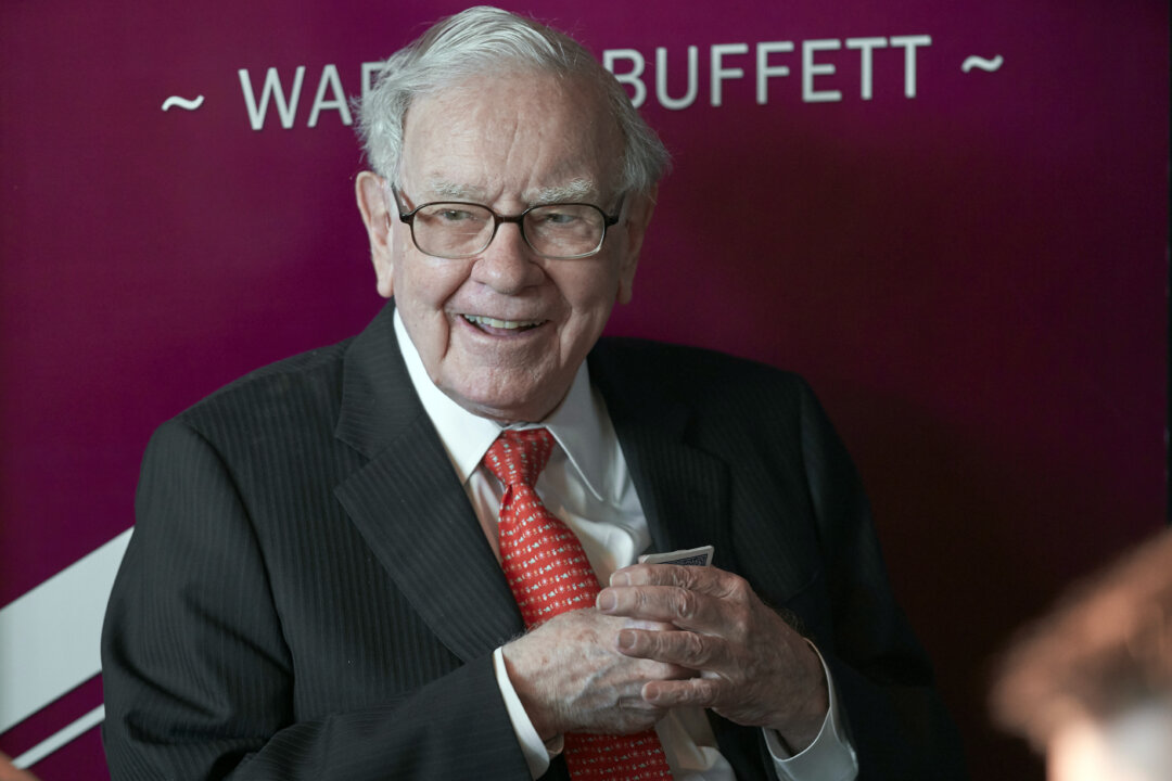 buffett-says-recent-market-volatility-‘really-nothing,’-urges-investor-calm