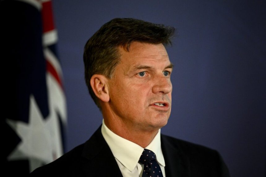 leadership-options-emerge-for-decimated-liberals