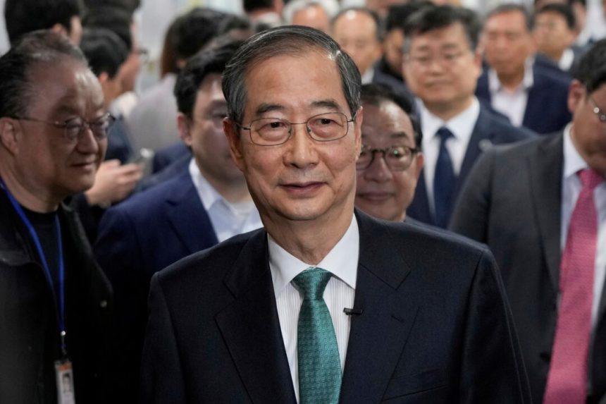 south-korea’s-conservatives-seek-unity-ahead-of-snap-election