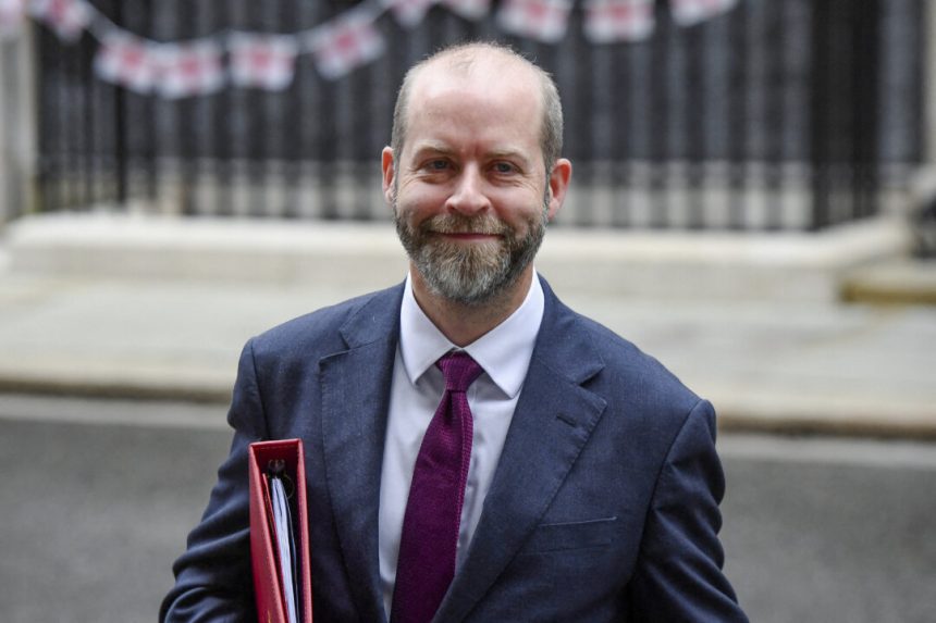 uk–india-deal-does-not-undercut-british-workers,-says-trade-secretary