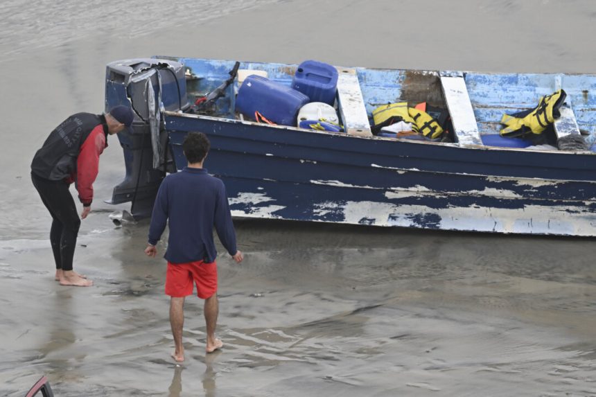 5-mexican-nationals-charged-after-migrant-boat-capsizes-off-california,-killing-at-least-3