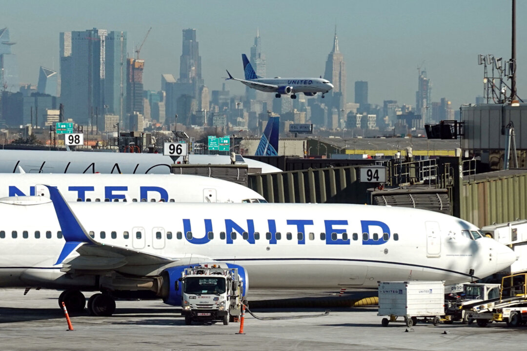newark-air-traffic-controllers-lost-contact-with-planes,-triggering-widespread-flight-delays-and-cancellations