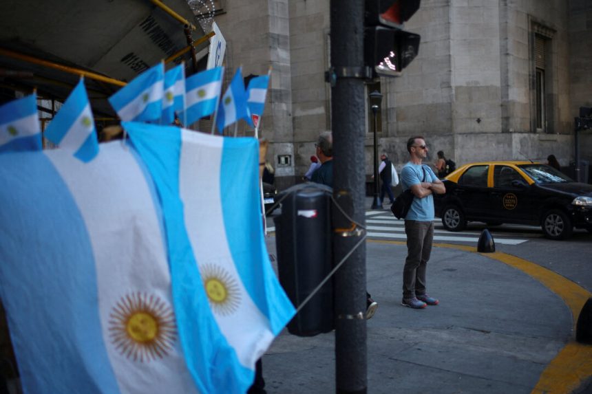 argentina-tightens-borders-and-benefits-for-foreigners-in-immigration-policy-shake-up