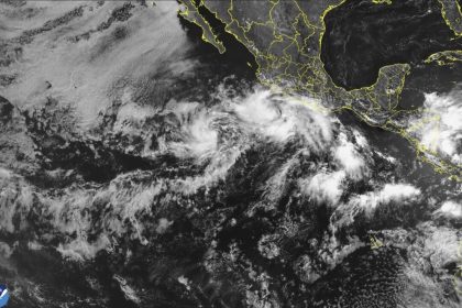 tropical-storm-barbara-strengthens-off-mexico’s-pacific-coast,-bringing-heavy-rain