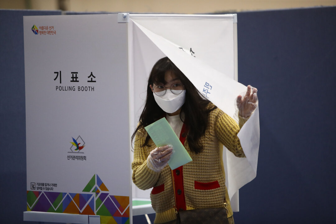 south-koreans-vote-for-new-president-as-polls-open south-koreans-vote-for-new-president-as-polls-open