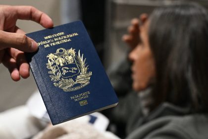 venezuela-suspends-flights-from-colombia-to-prevent-‘entry-of-mercenaries’