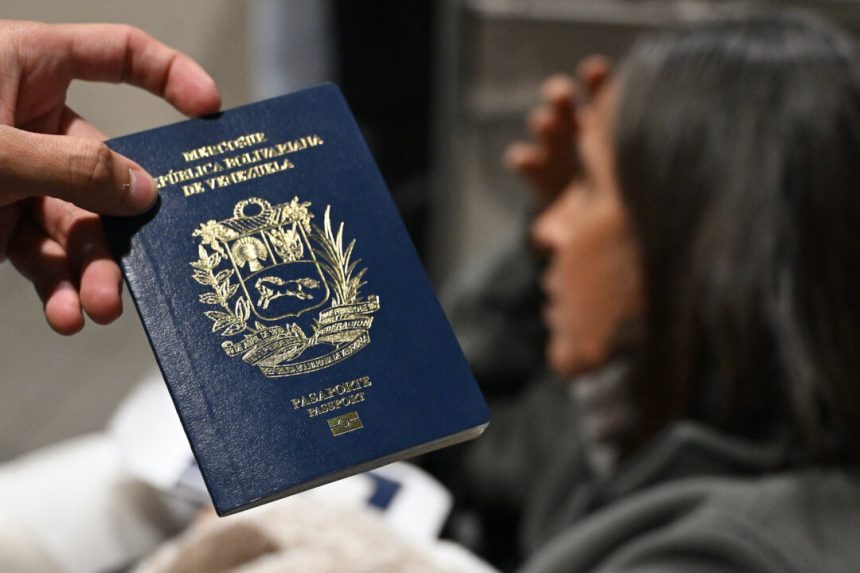 venezuela-suspends-flights-from-colombia-to-prevent-‘entry-of-mercenaries’