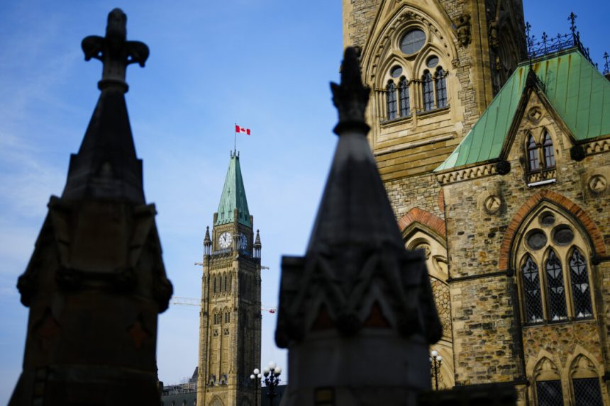 plurality-of-canadians-favour-lower-government-spending:-poll