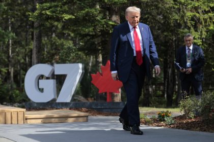 trump-expands-on-carney-meeting-at-g7,-warns-against-a-‘too-complex’-trade-deal
