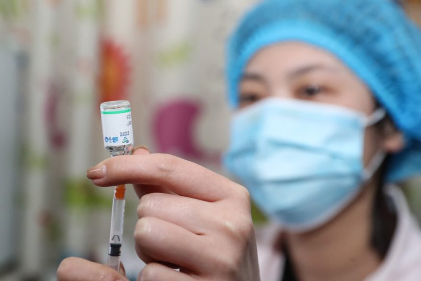 in-china,-a-nurse-with-vaccine-side-effects-seeks-justice