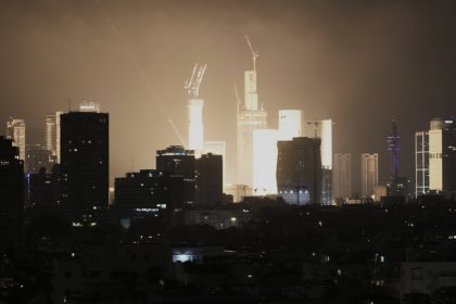 live-now:-views-of-various-skylines,-ground-shots-after-iran-fires-missiles-at-israel