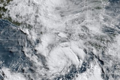 hurricane-erick-is-nearing-mexico’s-pacific-coast-and-threatens-to-bring-flooding-and-mudslides