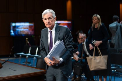 federal-reserve-keeps-interest-rates-unchanged,-signals-2-cuts-this-year