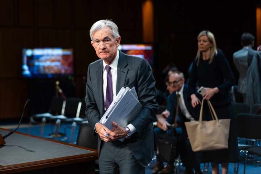 federal-reserve-keeps-interest-rates-unchanged,-signals-2-cuts-this-year