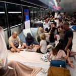 as-evacuations-from-israel-begin,-some-australians-choose-to-stay