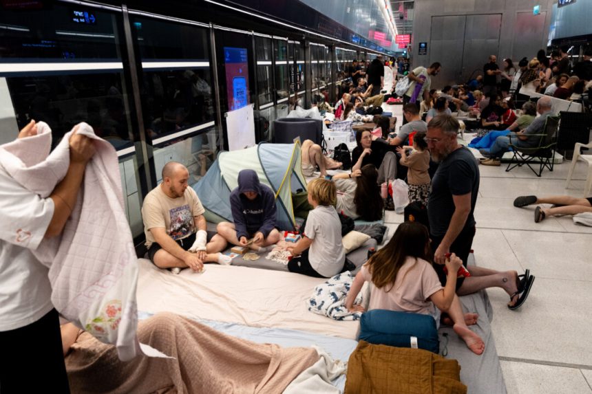 as-evacuations-from-israel-begin,-some-australians-choose-to-stay