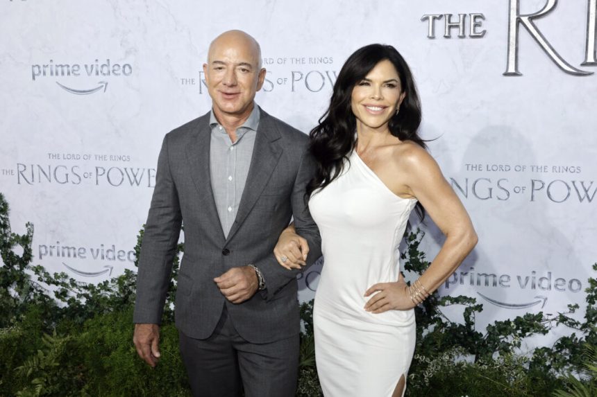 venice-divided-ahead-of-billionaire-bezos’-‘wedding-of-the-century’