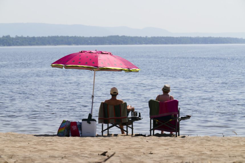 environment-canada-issues-heat-warning-for-ontario,-quebec-as-humidex-reaches-45-degrees