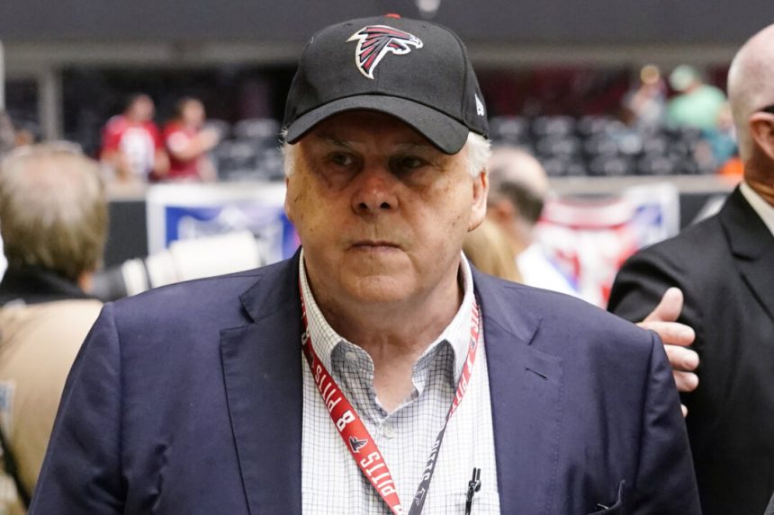 fedex-founder-fred-smith,-a-marine-corps-veteran-who-revolutionized-package-delivery,-dies-at-80